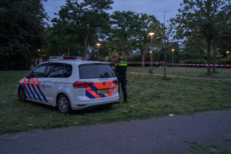 Agenten lossen waarschuwingsschoten bij aanhouding vuurwapengevaarlijke man in Rotterdam-Zuid