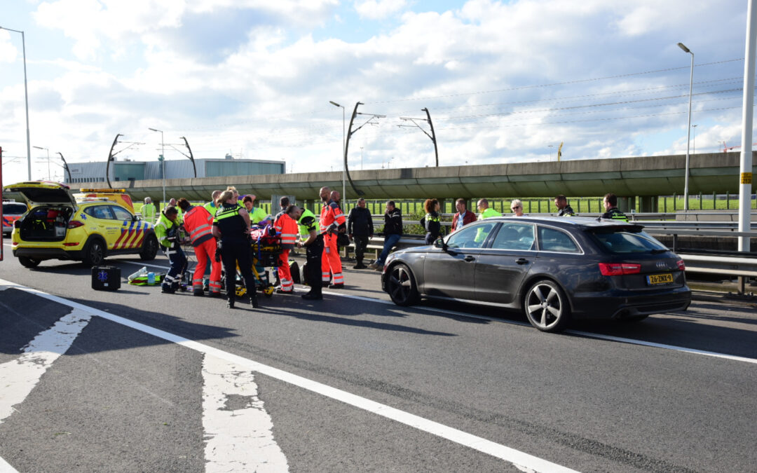 Motorrijder zwaargewond na ongeval Rijksweg A15 Rotterdam