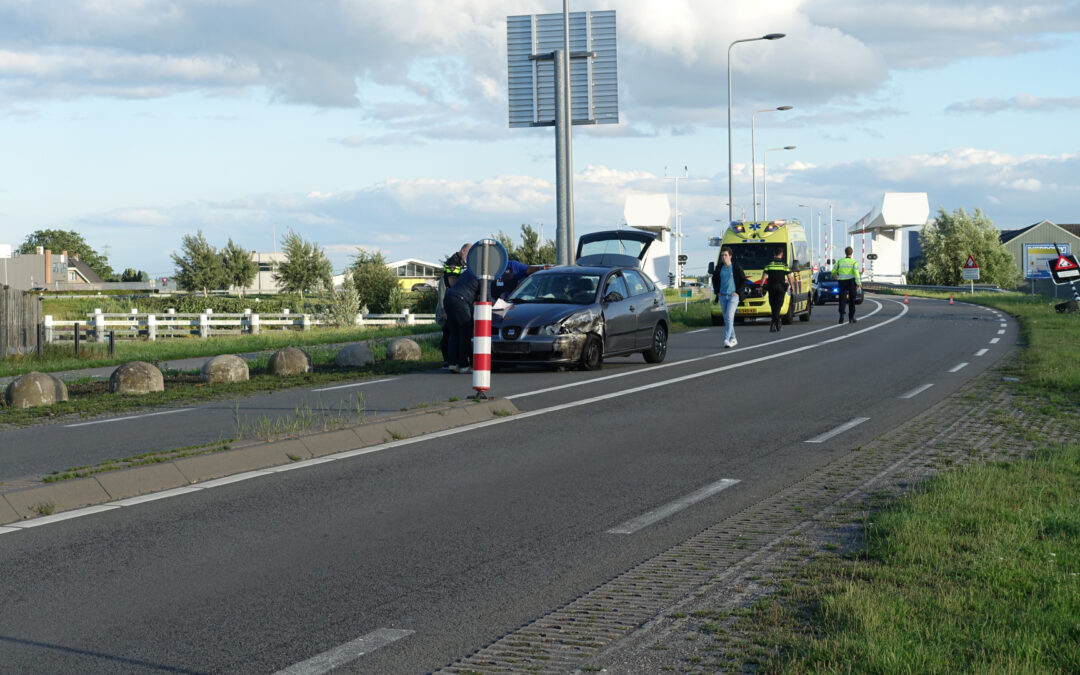 Auto vliegt van dijk na frontale aanrijding Kanaaldijk – N207 Gouda