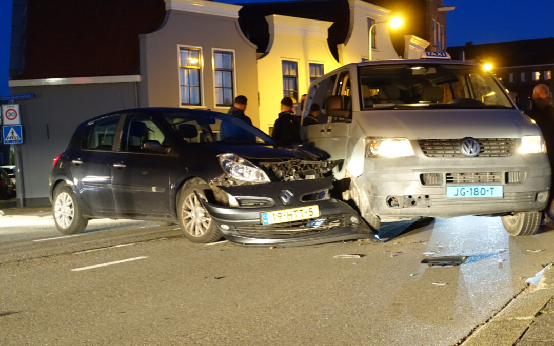 Gewonde na aanrijding met taxibus Prins Hendrikstraat Gouda