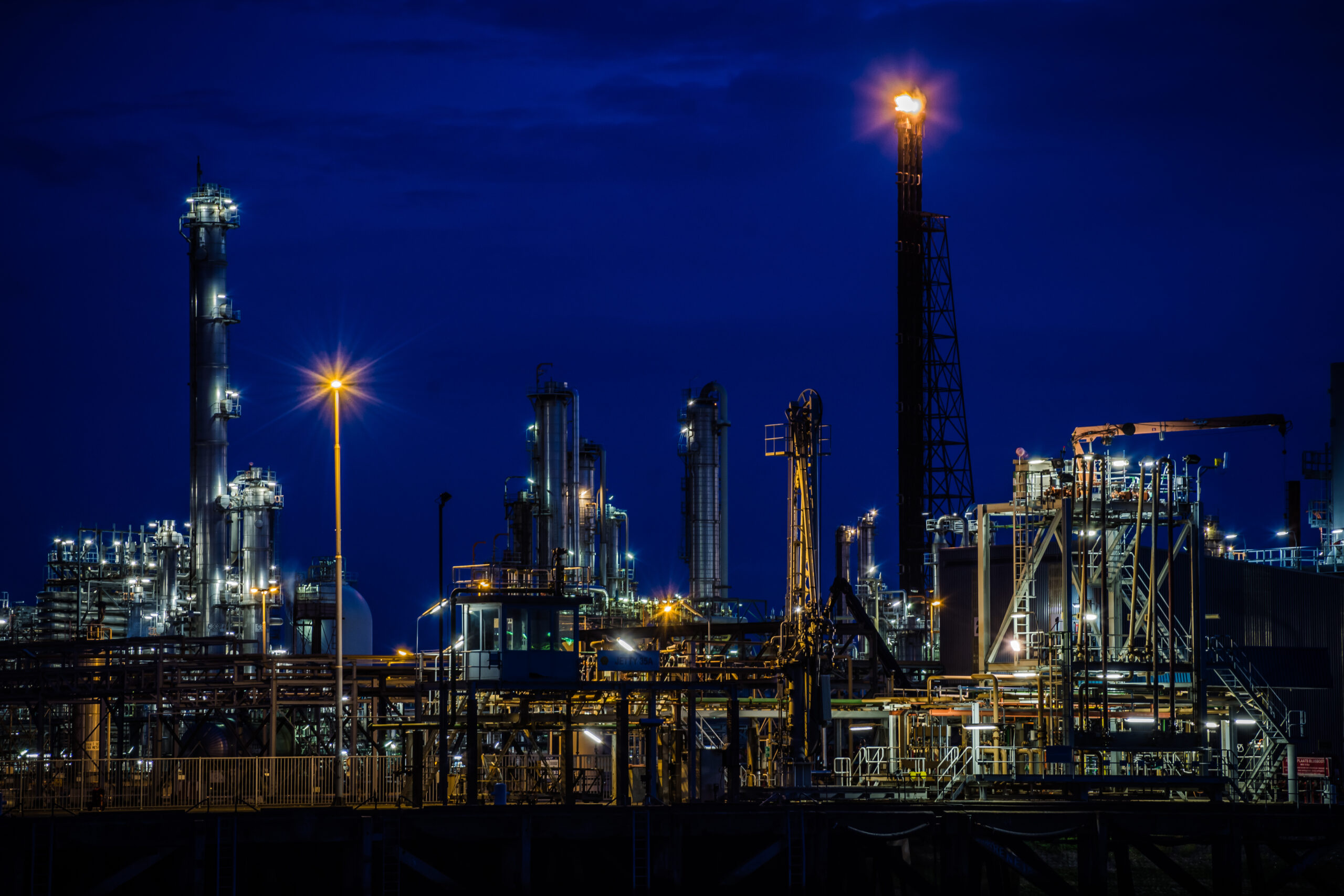 Ruim 150 klachten na affakkelen Shell Pernis - Nieuws op Beeld