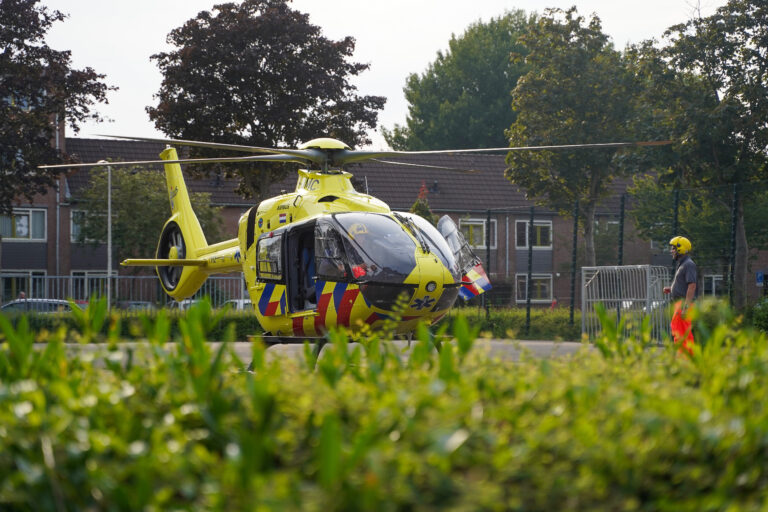 Traumahelikopter geland voor gewonde man na ongeval Burgemeester Schalijlaan Capelle aan den IJssel