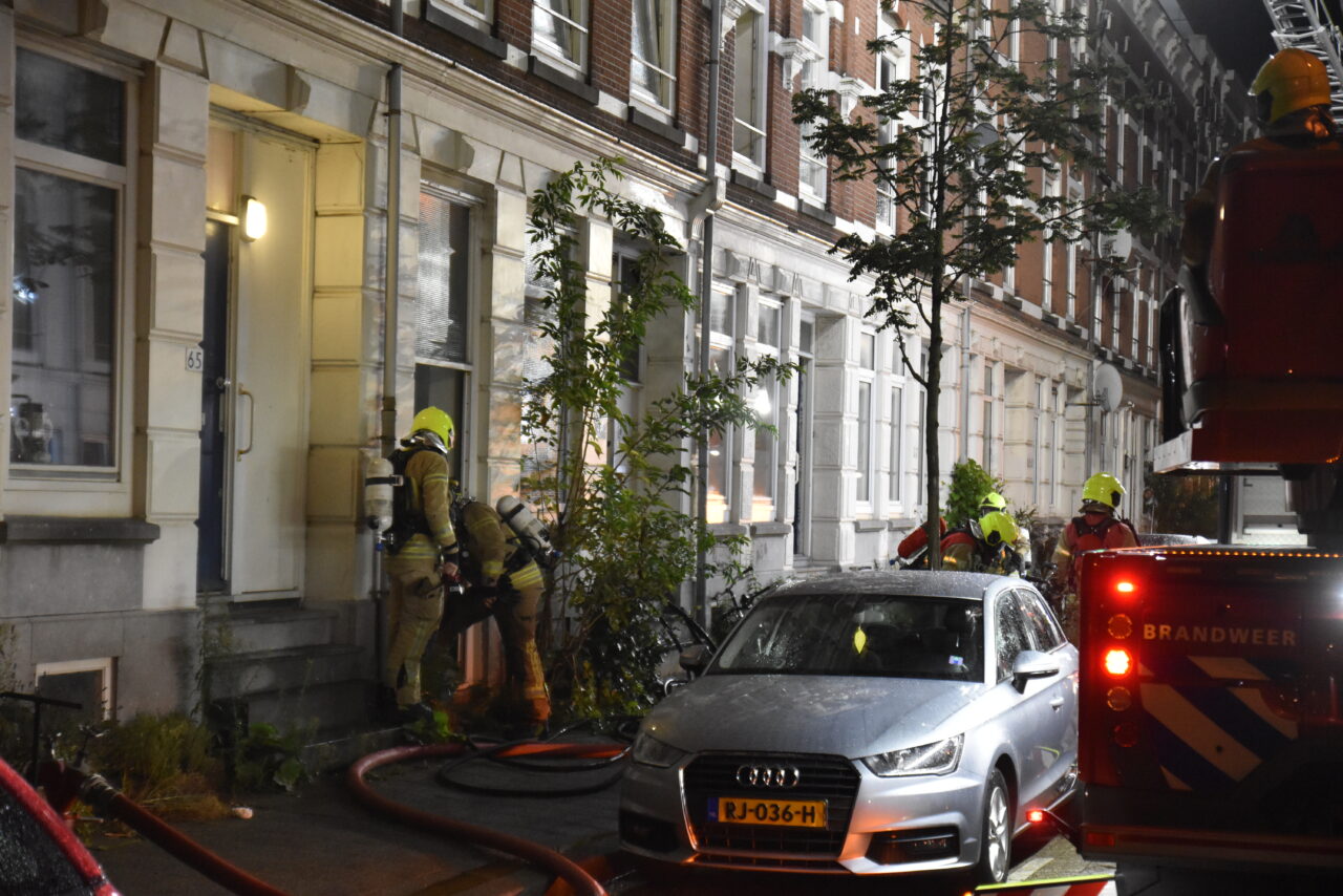 Brandweer Redt Bewoners Van Dak Na Brand In Meterkast Agniesestraat ...