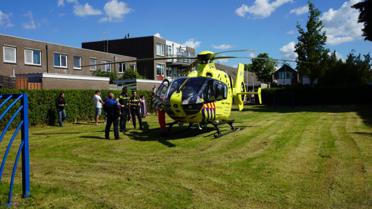 Traumahelikopter landt voor incident bij woning Vossiusstraat Gouda