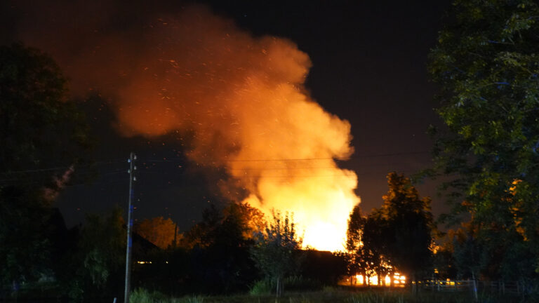 Grote schuurbrand vol met hooi Kerkweg Reeuwijk