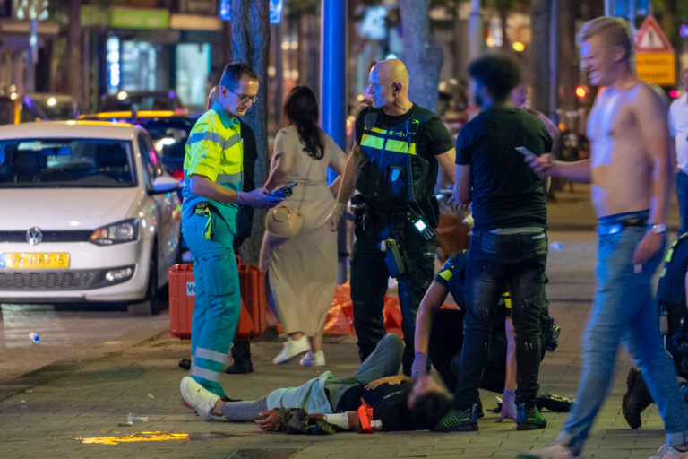 Twee ernstig gewonden na steekpartij Zwart Janstraat Rotterdam