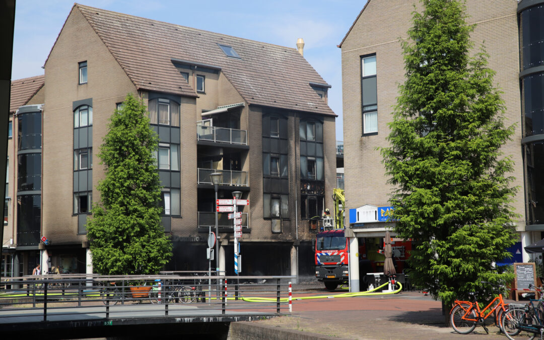 Grote brand Domino’s Pizza Het Rond Houten