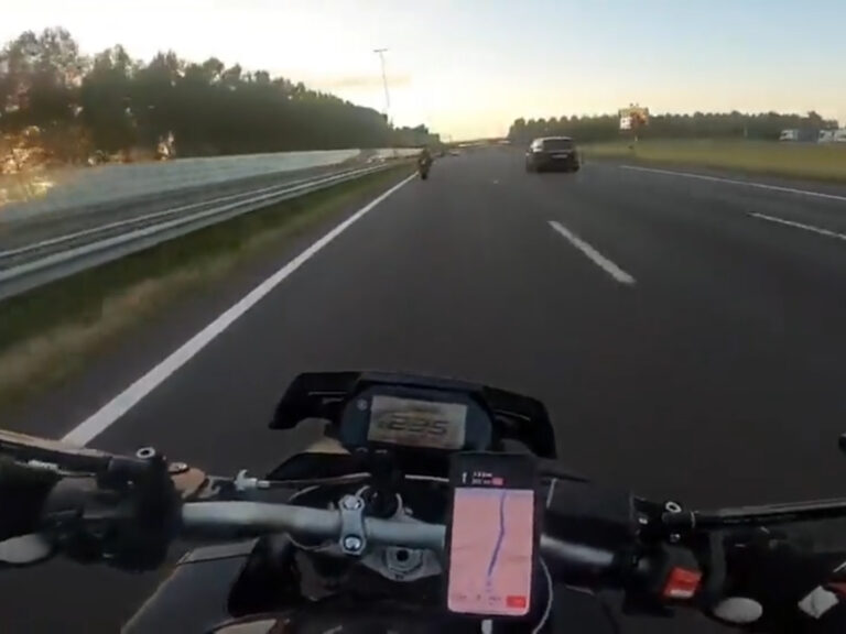 Twee weken celstraf en vijf jaar geen motorrijden voor snelheidsduivels virale video