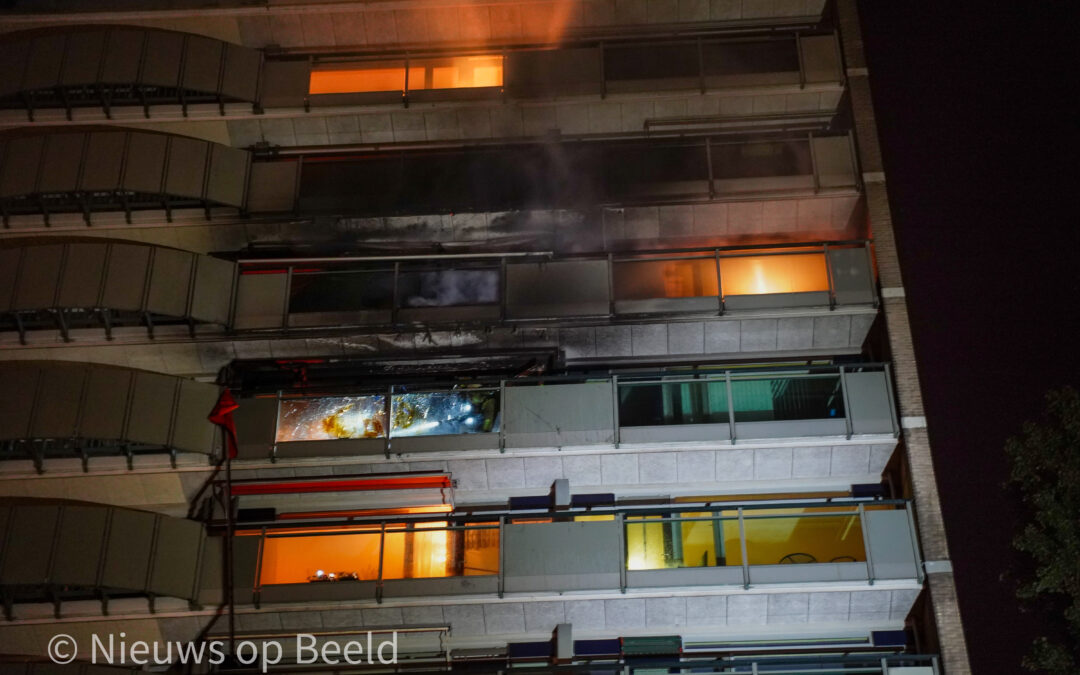 Flinke brand verwoest flatwoning Ameidestraat Rotterdam