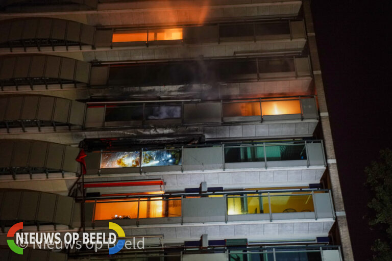 Flinke brand verwoest flatwoning Ameidestraat Rotterdam