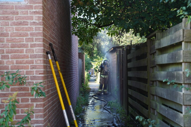 Schuur verwoest door BBQ Nystadtstraat Rotterdam