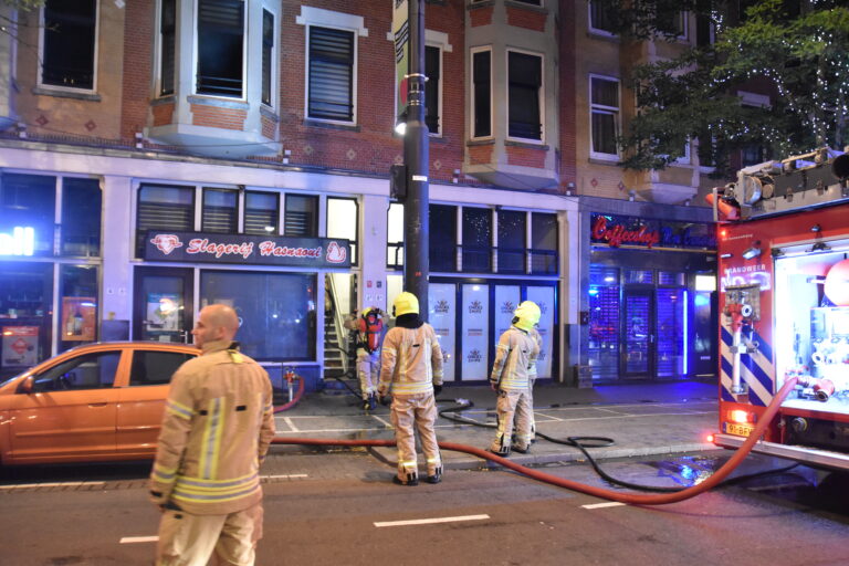 Pannetje vat vlam terwijl bewoner in slaap is gevallen in Rotterdam Centrum