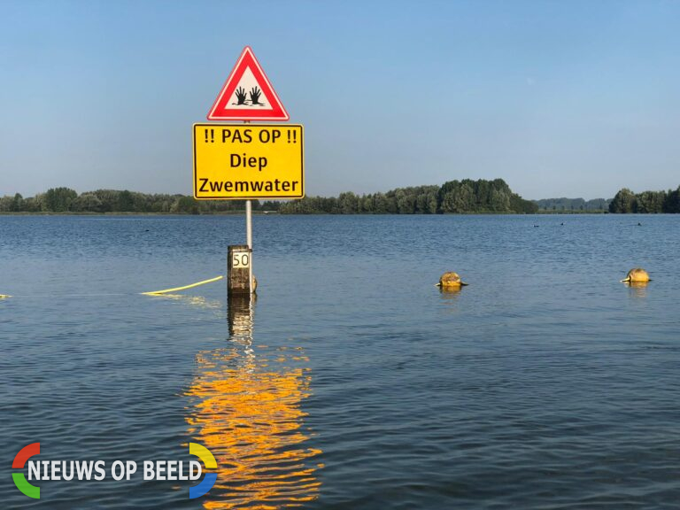 Extra waarschuwingsborden geplaatst op strand Nesselande Rotterdam