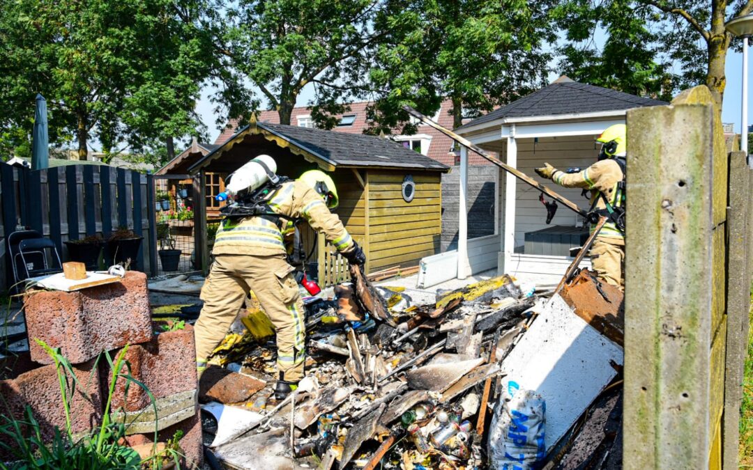 Brand ontstaan in tuin achter woning Laurierdonk Spijkenisse