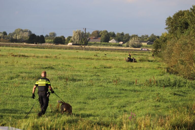 Verdachte aangehouden na speurtocht in weiland Waarder