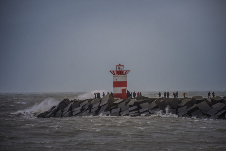 KNMI kondigt code geel aan vanwege harde windstoten