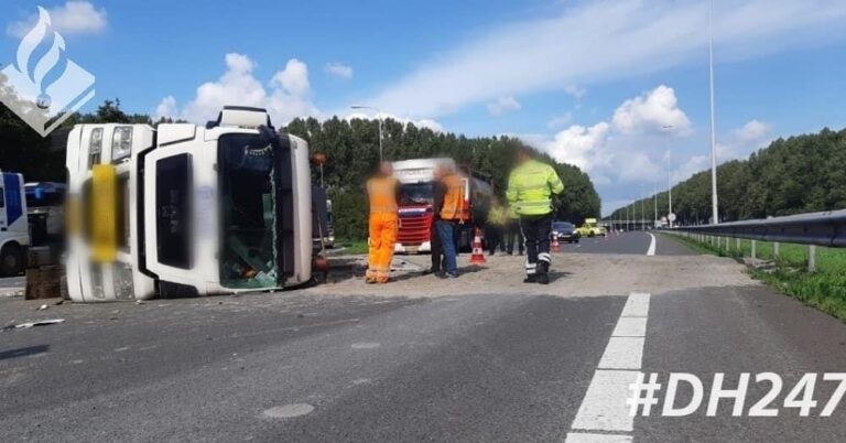 Vrachtwagen gekanteld op A20, snelweg dicht bij Nieuwerkerk aan den IJssel