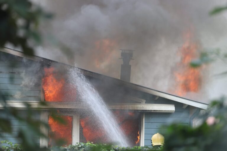 Uitslaande brand verwoest woning Groene Ree Reeuwijk