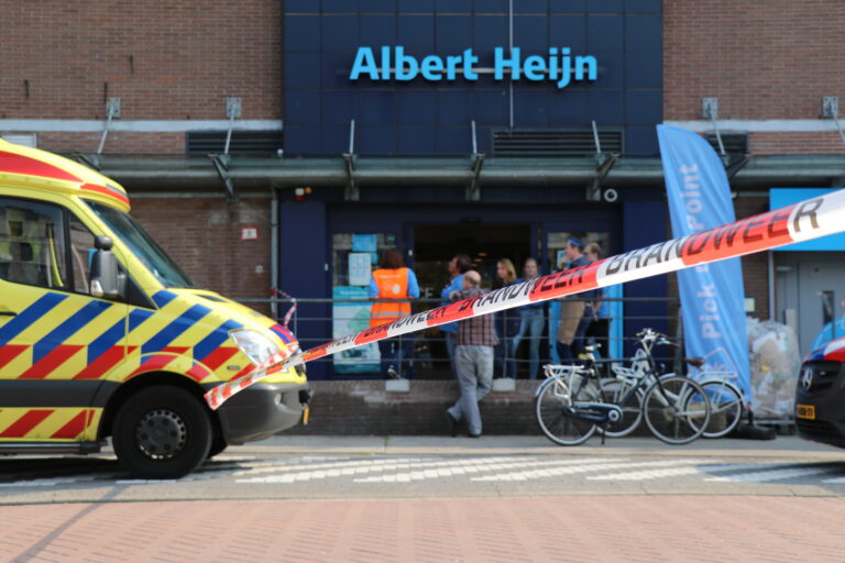 Albert Heijn gesloten nadat man door dak valt Raadhuisplein Krimpen aan den Ijssel