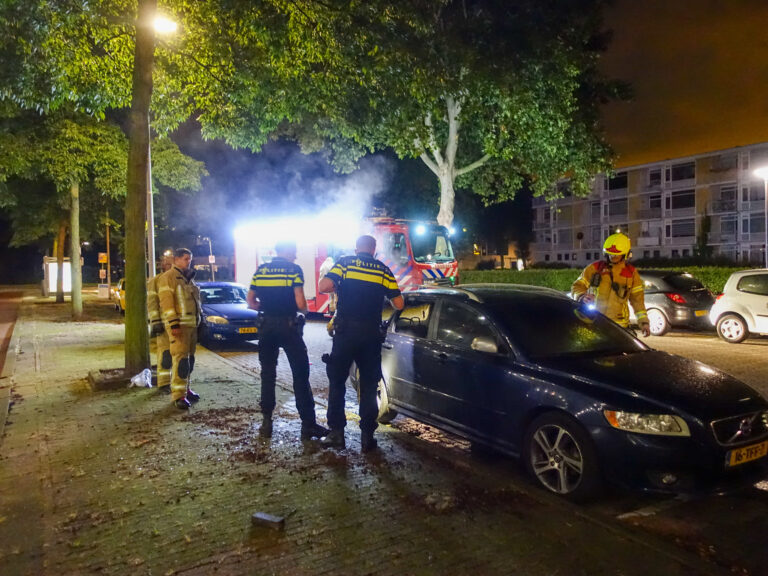 Auto zwaar beschadigd door brand Henri Eversstraat Rotterdam