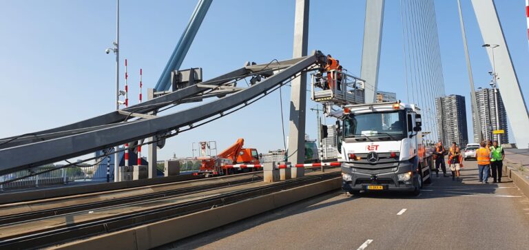 Erasmusbrug weer vrij voor fietsers, bovenleiding knapte door gebroken staalkabel