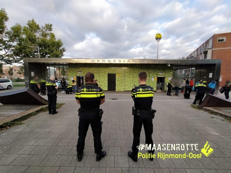 Preventief fouilleren bij metrostation Gerdesiaweg Rotterdam