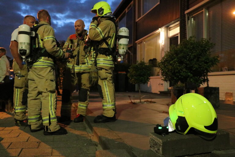 Bewoners Burgemeester Aalberslaan ruiken vreemde lucht en bellen brandweer Krimpen aan den IJssel