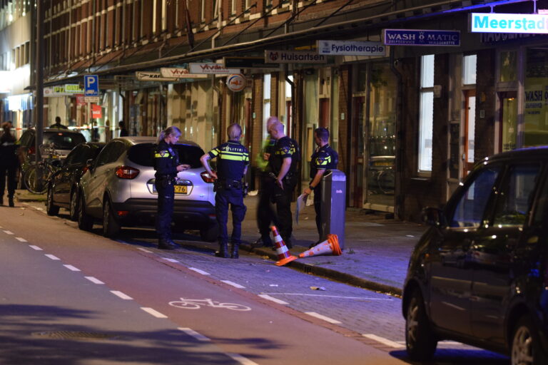 Auto beschoten op Oranjeboomstraat in Rotterdam