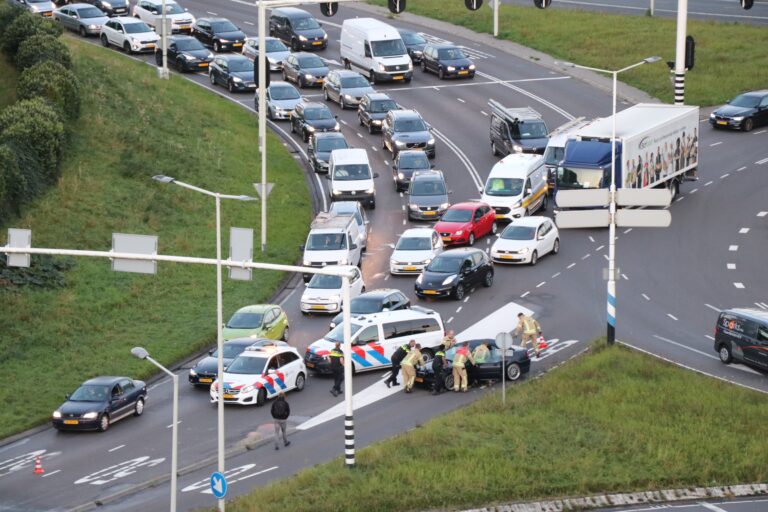 Kleine brand in auto Capelseplein Capelle aan den IJssel (video)