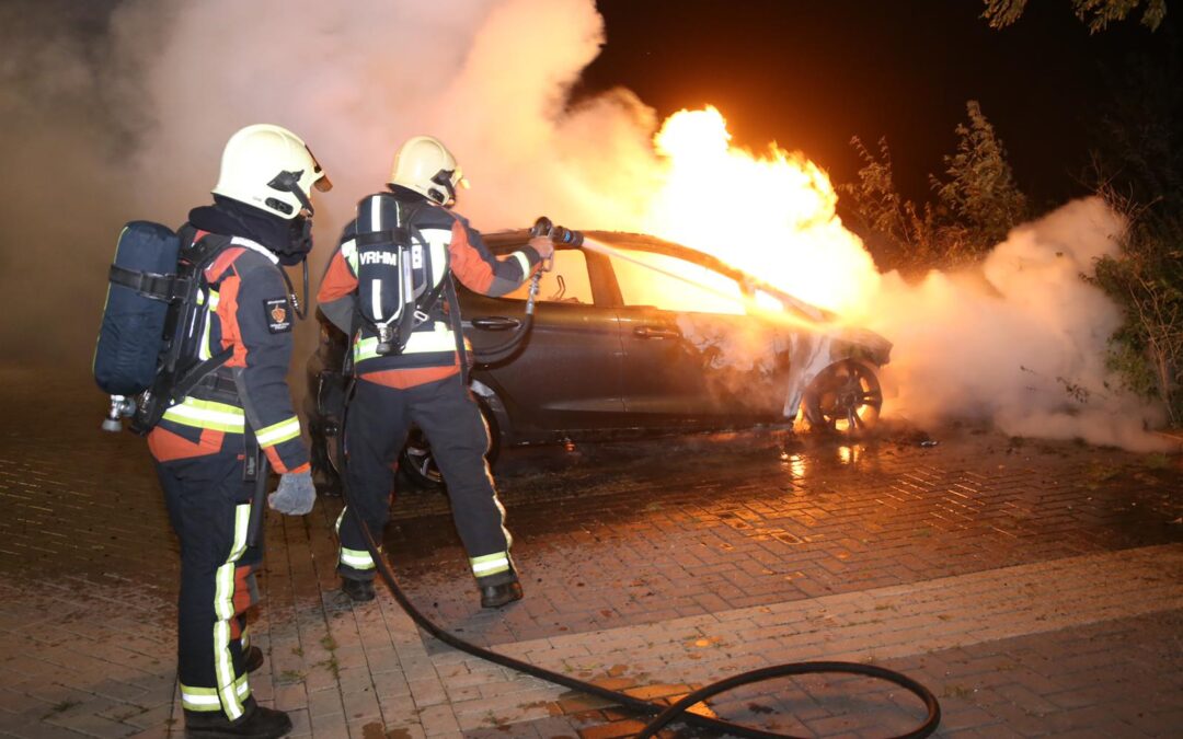 Auto in brand Bredeweg Haastrecht