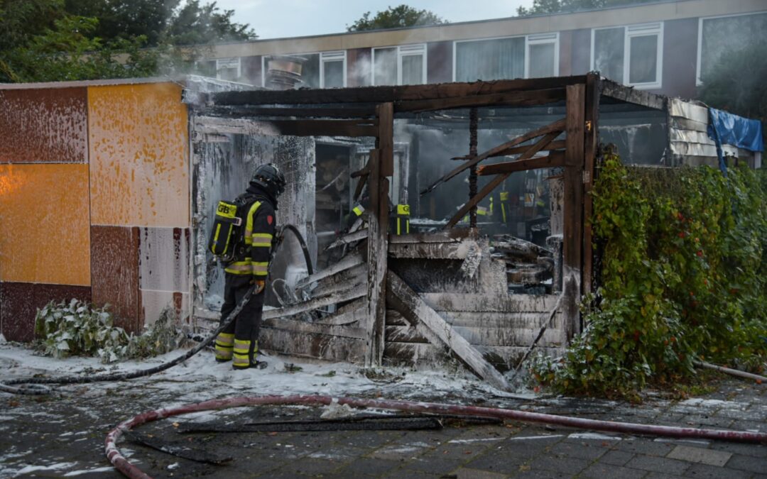 Flinke brand verwoest schuur Curcumastraat Hoogvliet