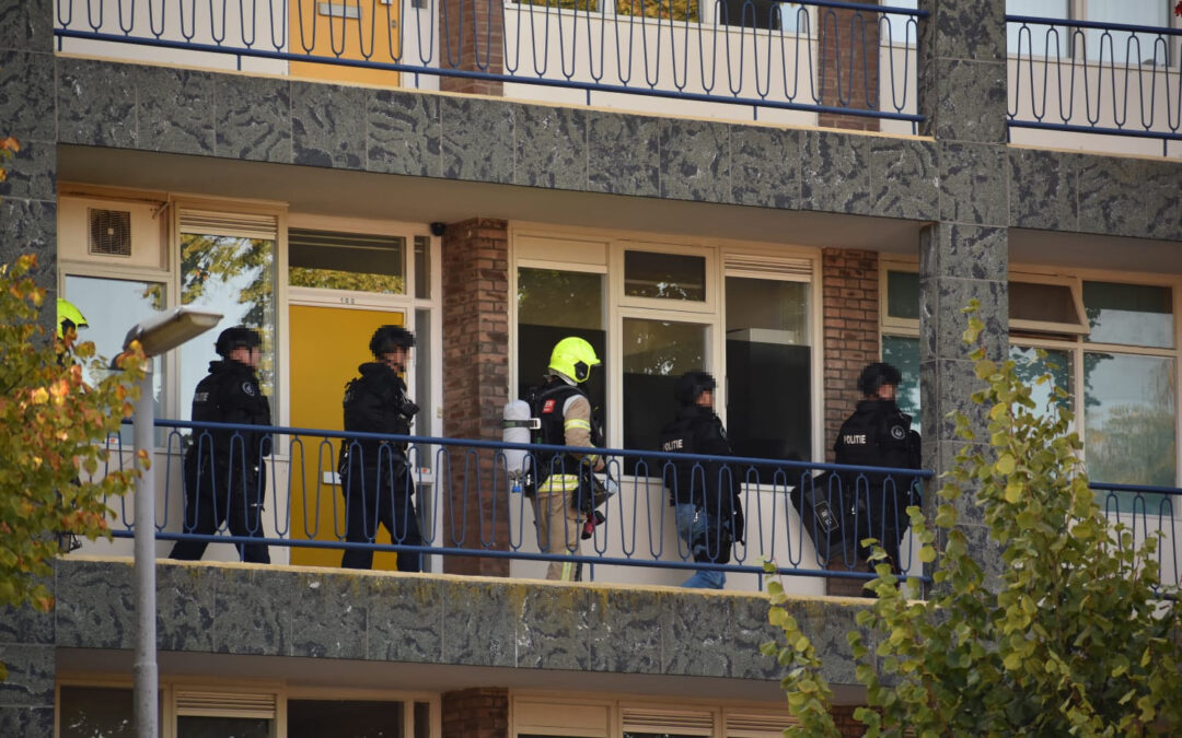 Persoon aangehouden door arrestatieteam Achillestraat Rotterdam
