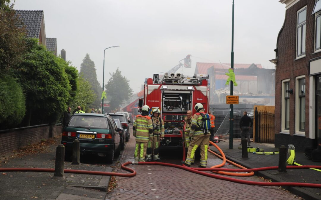 Grote brand in pand aan Leidsestraatweg in Woerden