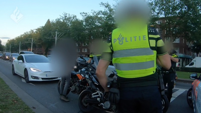 Twee motorrijders opgepakt na viraal gegaan racefilmpje