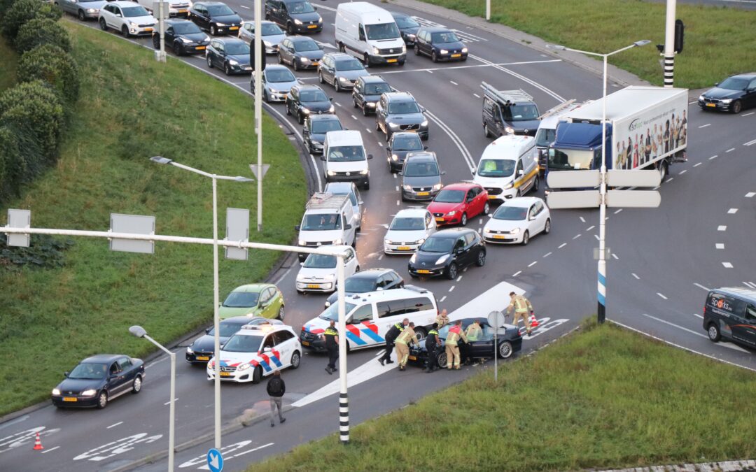 Kleine brand in auto Capelseplein Capelle aan den IJssel (video)