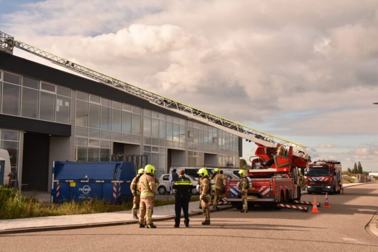 Brandje op dak van bedrijfspand Zeppelinstraat Berkel en Rodenrijs