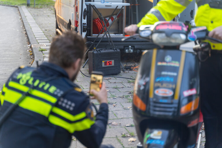 132 bekeuringen en 4 aanhouding bij verkeerscontrole Rotterdam Ommoord