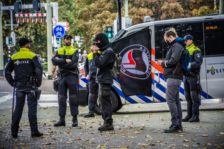 Demonstratie NVU en tegendemonstratie in Den Haag rustig verlopen