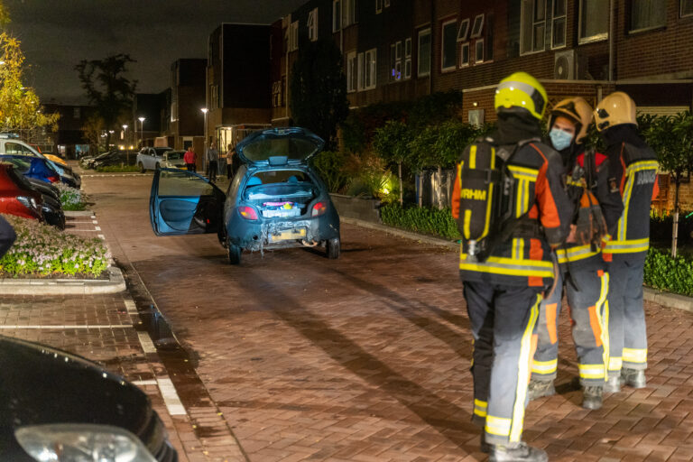 Auto met molotovcocktail in brand gestoken Does Rotterdam