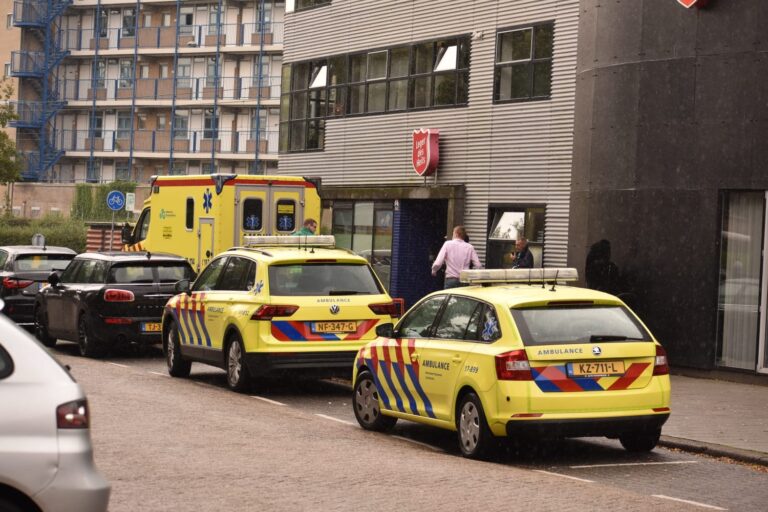 Brand bij Leger des Heils aan Kooikerweg in Rotterdam