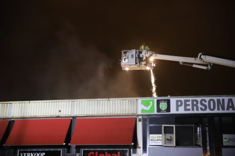 Veel schade na brand in bedrijfspand Wattstraat Zoetermeer