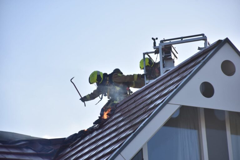 Zeer grote brand op dak van woning Lekstroom Zoetermeer