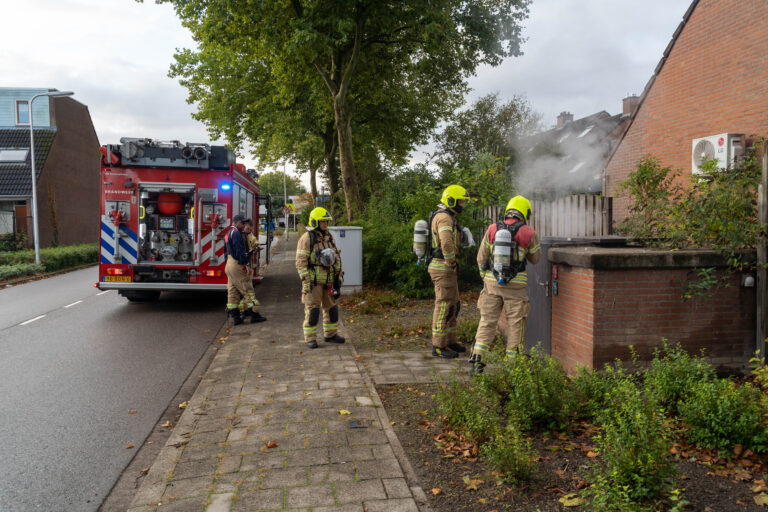 Brand in bijgebouw blijkt rook van stadsverwarming Beatrijs Erf Capelle aan den IJssel