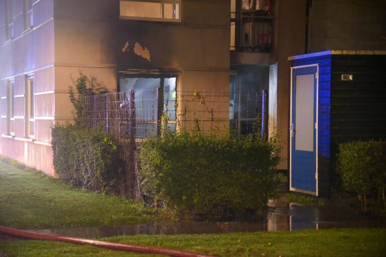 Uitslaande brand in woning Oldegaarde Rotterdam