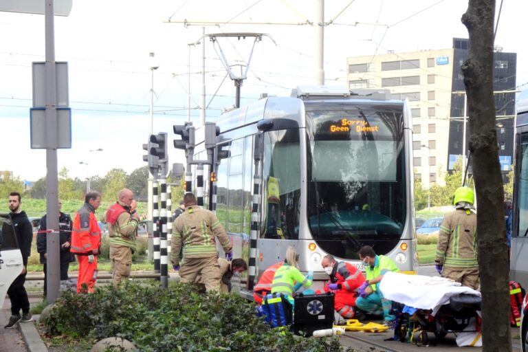 Vrouw zwaargewond na aanrijding met tram Beijerlandselaan Rotterdam