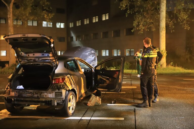 Auto slaat over de kop Goudse Poort Gouda