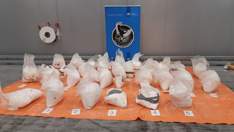 875 kilo cocaïne onderschept in Rotterdamse haven; vier personen aangehouden