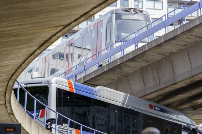 RET gaat reizigers helpen drukte in te schatten