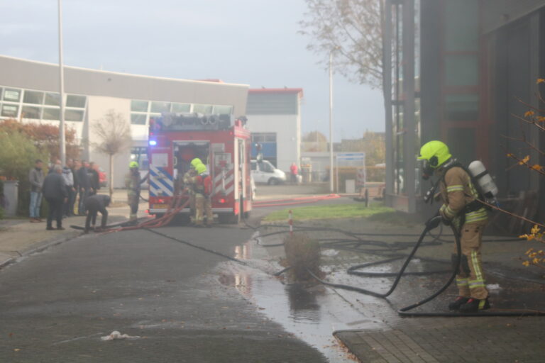 Uitslaande brand in loods Harregatplein Zuidland