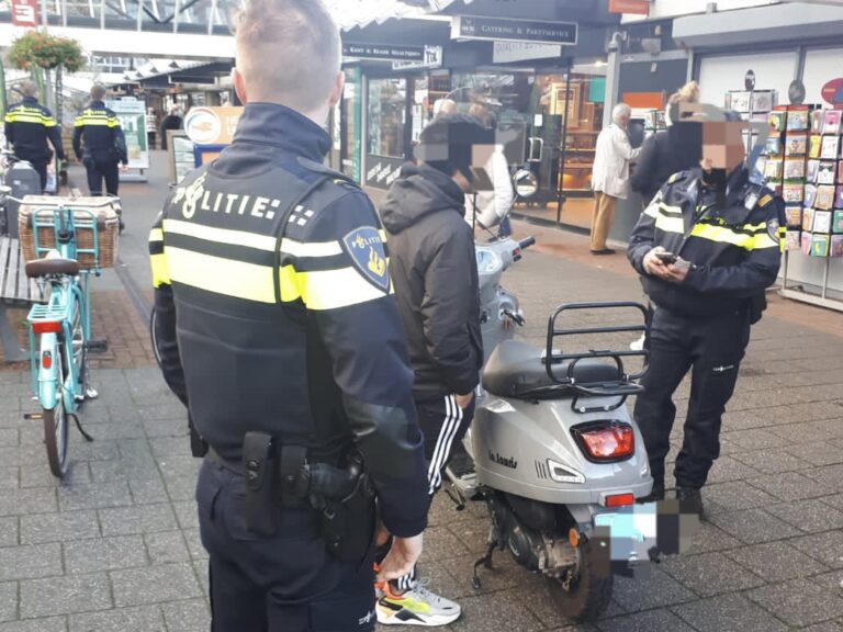 Bekeuringen na politiecontroles in Rotterdam Ommoord